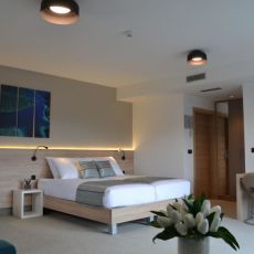 16 Lakes Hotel