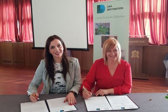 Agreement on cooperation between tourist clusters UNASANA and Lika Destination was signed