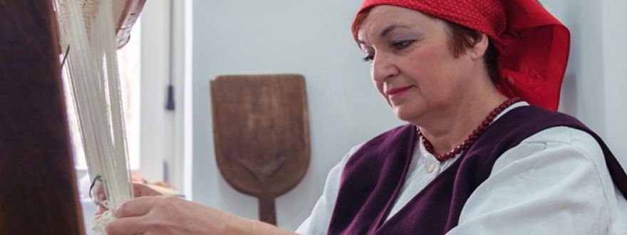 CULTURAL - TRADITIONAL TOUR OF THE LIKA DESTINATION