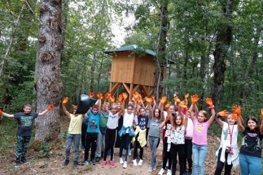 Održana akcija čišćenja parka Jasikovca u sklopu projekta „Mladi za održivi razvoj Like“