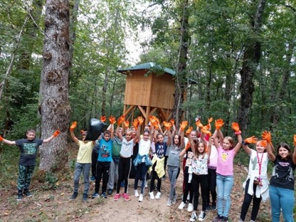 Održana akcija čišćenja parka Jasikovca u sklopu projekta „Mladi za održivi razvoj Like“