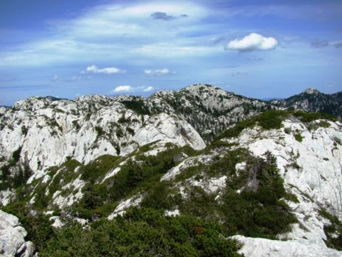 Lika destination - Najzaštićeniji kutak prirode u Hrvatskoj carstvo je nemilosrdnog krša, neprohodnih provalija i dubokih jama koje i dalje intrigira istraživače