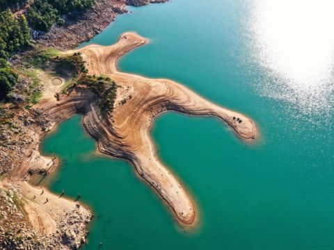 Lika destination - Ispod ovog jezera u Lici krije se potopljeno selo: u vrijeme suša i danas izviri zvonik crkve i ruševine kuća