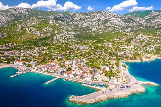Nestvarni susret Velebita i mora: Gradić koji privlači planinare, zanesenjake i ljubitelje pustih plaža