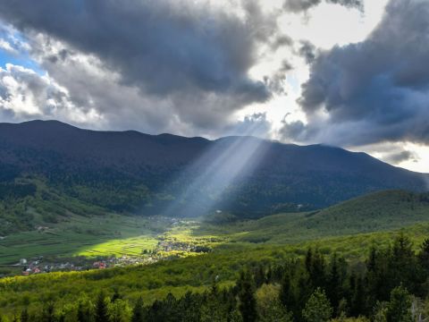 Lika destination - Jedno od najvećih planinskih naselja u Hrvatskoj potpuno nas je osvojilo: u njemu nastaje vrhunski sir, a ljudi žive u ritmu prirode