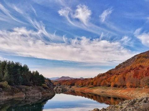 Lika destination - Istražite jesenske boje Pećinskog parka Grabovača u srcu Like!