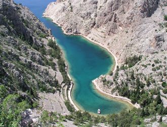 Zavratnica Bay